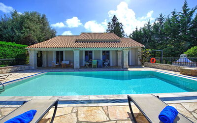 Villa Dimitris: Esterni, Piscina