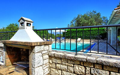 Villa Dimitris: all'aperto, Piscina