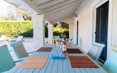 Villa Dimitris: all'aperto