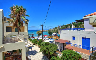 Houses by the Sea: Extérieur