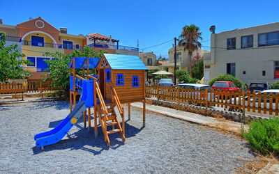 Houses by the Sea: Extérieur