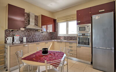 Beach Villa Christina: Dining Room, Kitchen