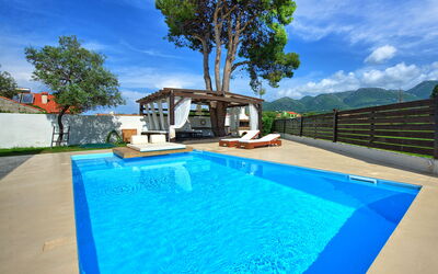 Beach Villa Christina: Pool