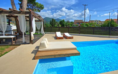 Beach Villa Christina: Pool, Summer