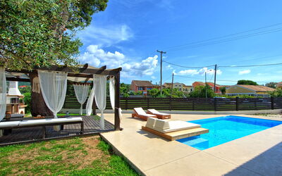 Beach Villa Christina: Pool