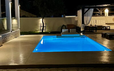 Beach Villa Christina: Outdoor, Pool