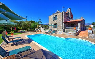 Villa Antina: bassin, Extérieurs