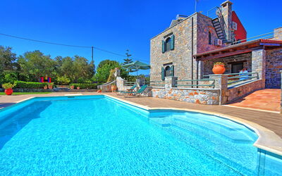 Villa Antina: bassin, Extérieurs