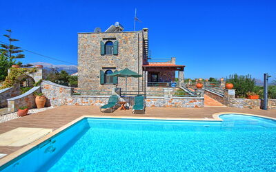 Villa Antina: bassin, Extérieurs