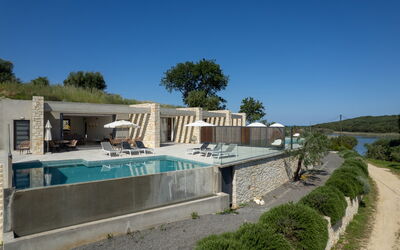 Villa Waterlily: Buitenkanten, Buitenshuis, zwembad