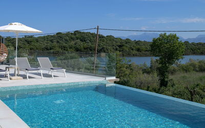 Villa Waterlily: Buitenkanten, Buitenshuis, zwembad