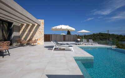 Villa Waterlily: Buitenkanten, Buitenshuis, zwembad