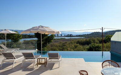 Villa Waterlily: Buitenkanten, Buitenshuis, zwembad