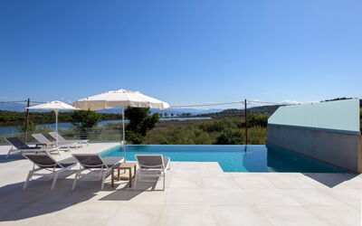 Villa Waterlily: Buitenkanten, Buitenshuis, zwembad