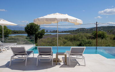 Villa Waterlily: Buitenkanten, Buitenshuis, zwembad