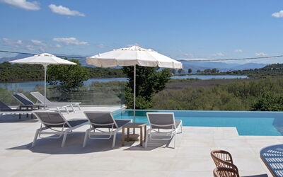 Villa Waterlily: Buitenkanten, Buitenshuis, zwembad