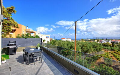 Villa Popi: Giardino, Vista Panoramica