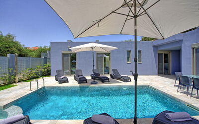 Villa Ampela: Buitenshuis, zwembad