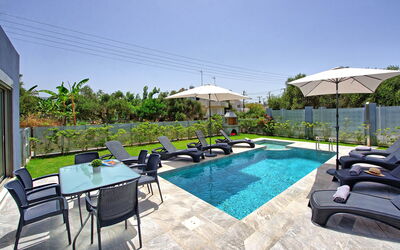 Villa Ampela: Buitenshuis, Tuin, zwembad