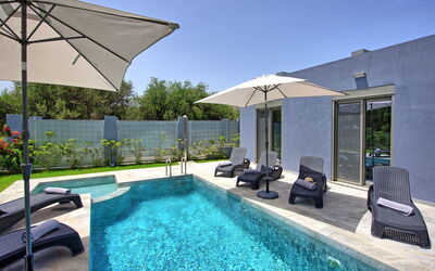 Villa Ampela: Buitenshuis, zwembad