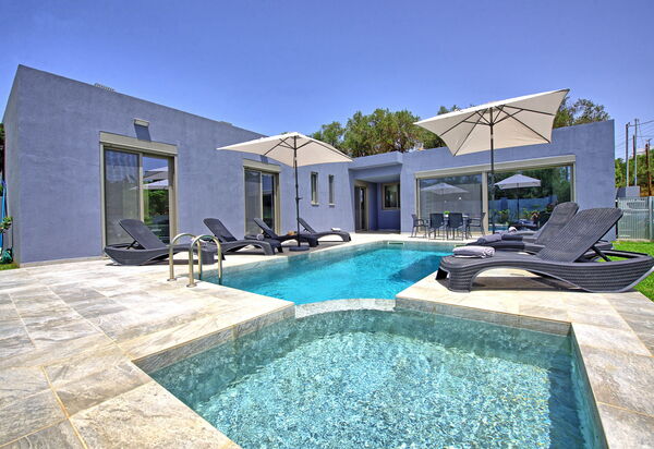 Villa Ampela: all'aperto, Estate, Piscina