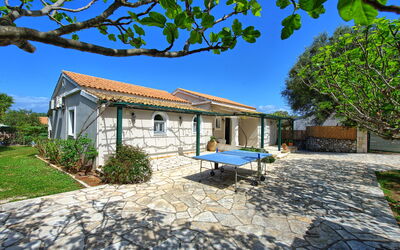 Votana House: Buitenkanten, Tuin