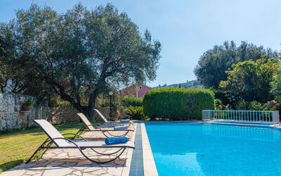 Votana House: Buitenshuis, Tuin, Zomer, zwembad