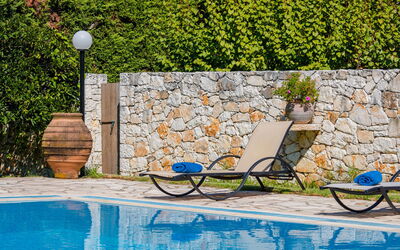 Votana House: Buitenshuis, Zomer, zwembad