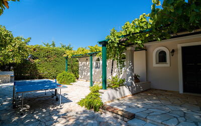 Votana House: Balkon / terras / patio, Buitenkanten, Buitenshuis, Tuin