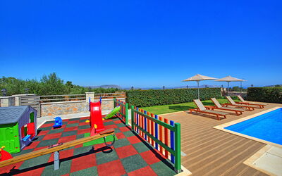 Villa Despanto: Garden, Outdoor, Pool