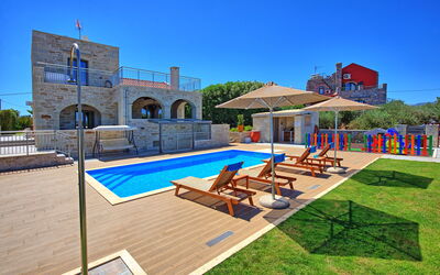 Villa Despanto: Garden, Outdoor, Pool