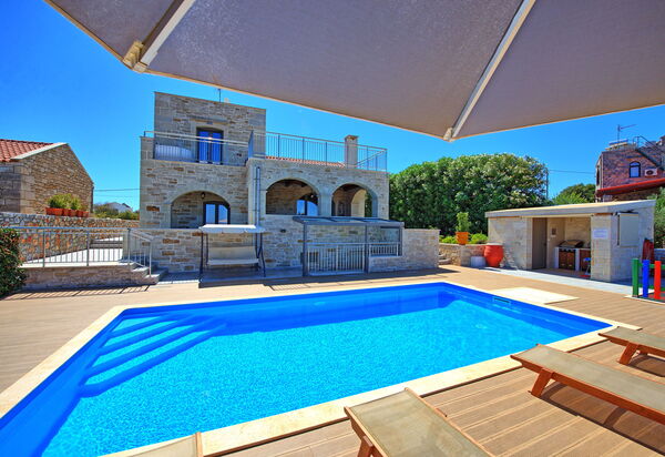 Villa Despanto: Estate, Esterni, Piscina