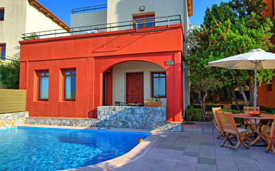 Villa Persephone: bassin, Extérieur, Extérieurs