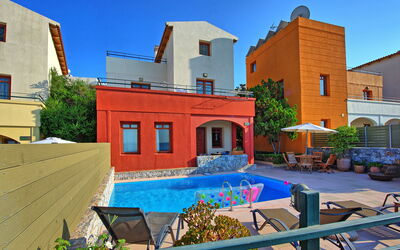 Villa Persephone: bassin, Extérieur, Extérieurs