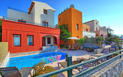 Villa Persephone: bassin, Extérieur, Extérieurs