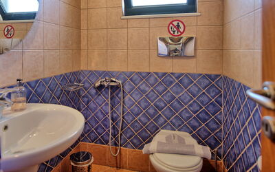Villa Myrtia: Bathroom