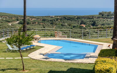 Villa Myrtia: Pool, Scenic View