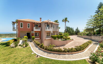 Villa Myrtia: Building Exterior