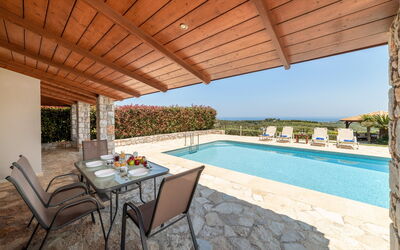 Villa Rodia: Balcony / Terrace / Patio, Pool