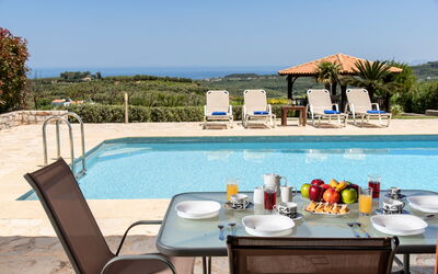 Villa Rodia: Pool, Scenic View