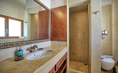 Villa Rodia: Bathroom