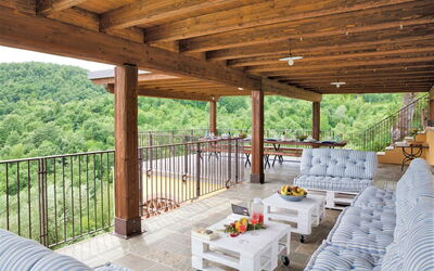 Villa Gigi: Balkon / terras / patio, Buitenshuis