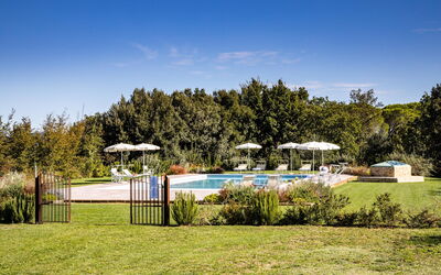 Villa Bonriposo: bassin, Extérieur