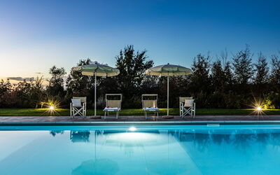 Villa Bonriposo: bassin, Extérieur