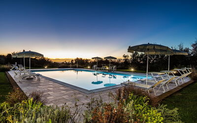 Villa Bonriposo: bassin, Extérieur, Vues