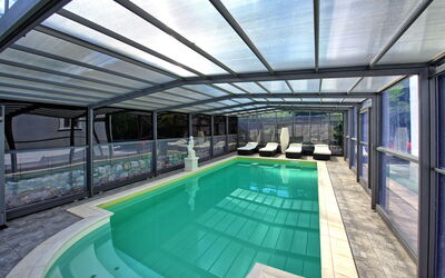 Villa Raffaela: bassin, Extérieur