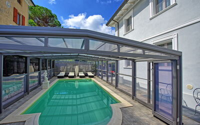 Villa Raffaela: bassin, Extérieur