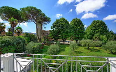 Villa Raffaela: Extérieur, Vues