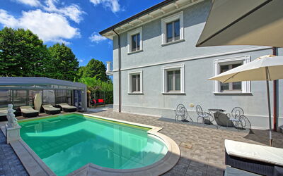 Villa Raffaela: bassin, Extérieur