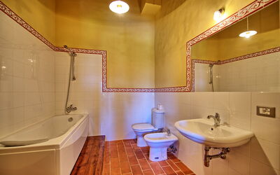 Poggiolino: Bathroom